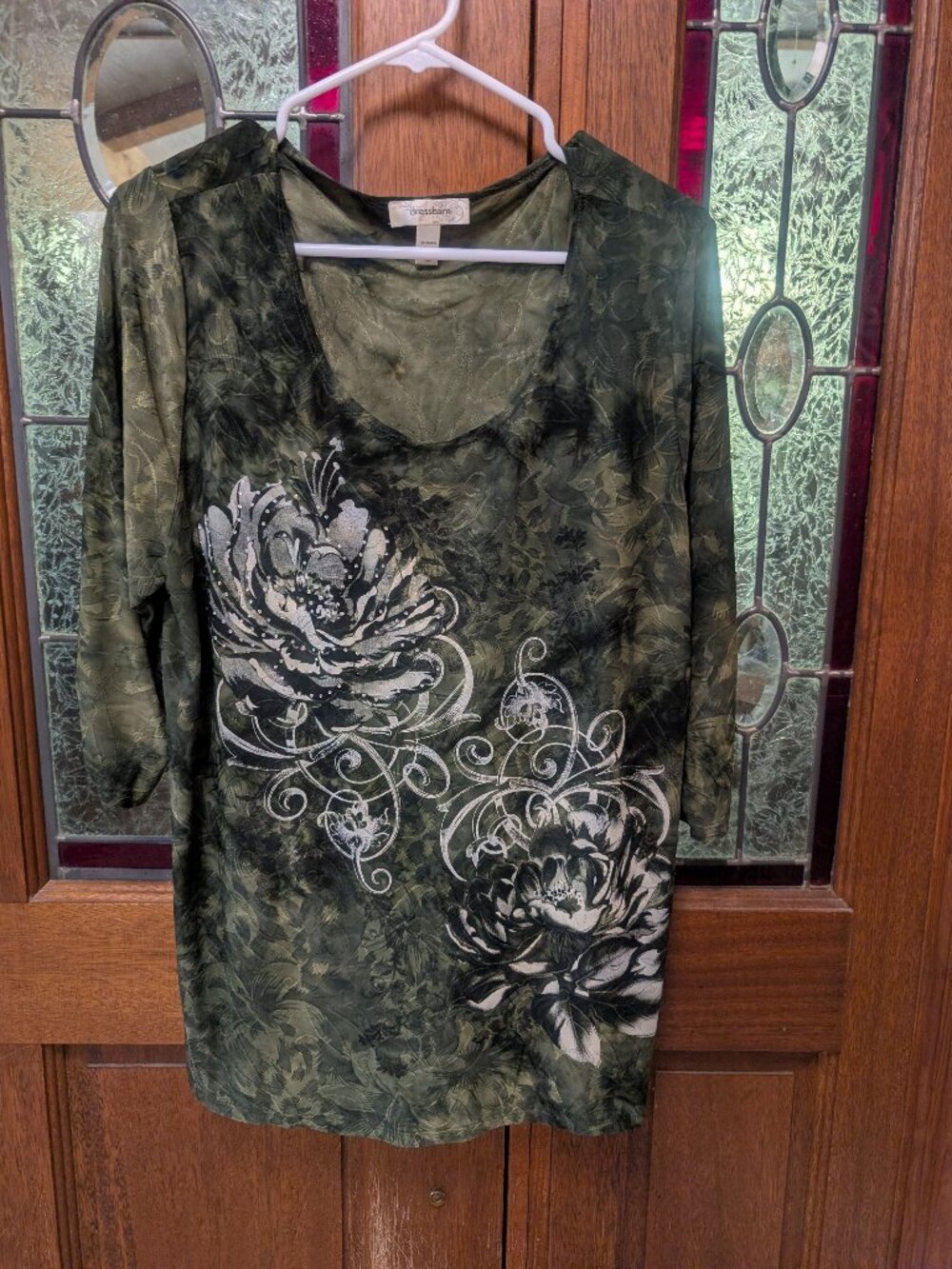 Womens metallic rhinestone and stud embellishments top, size 1X